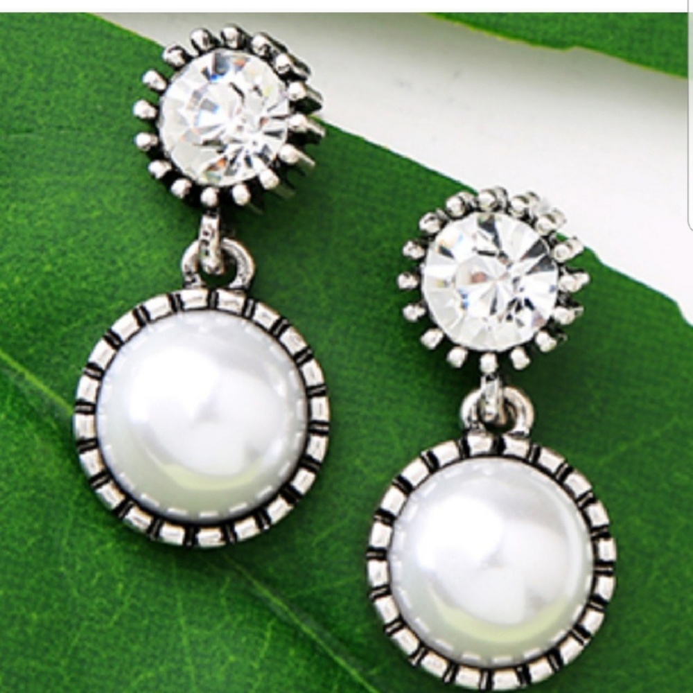 Pearl and Cubic Zirconia Drop Fashion Earrings